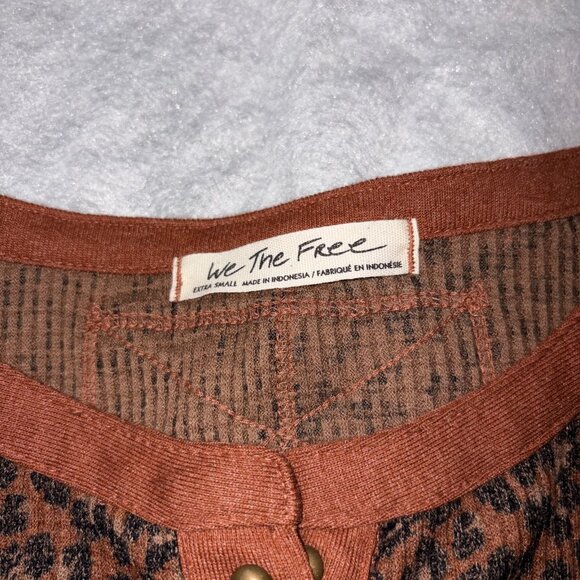 We The Free Everest Womens Brown Leopard Thermal Henley Waffle Long Sleeve XS - Picture 4 of 7